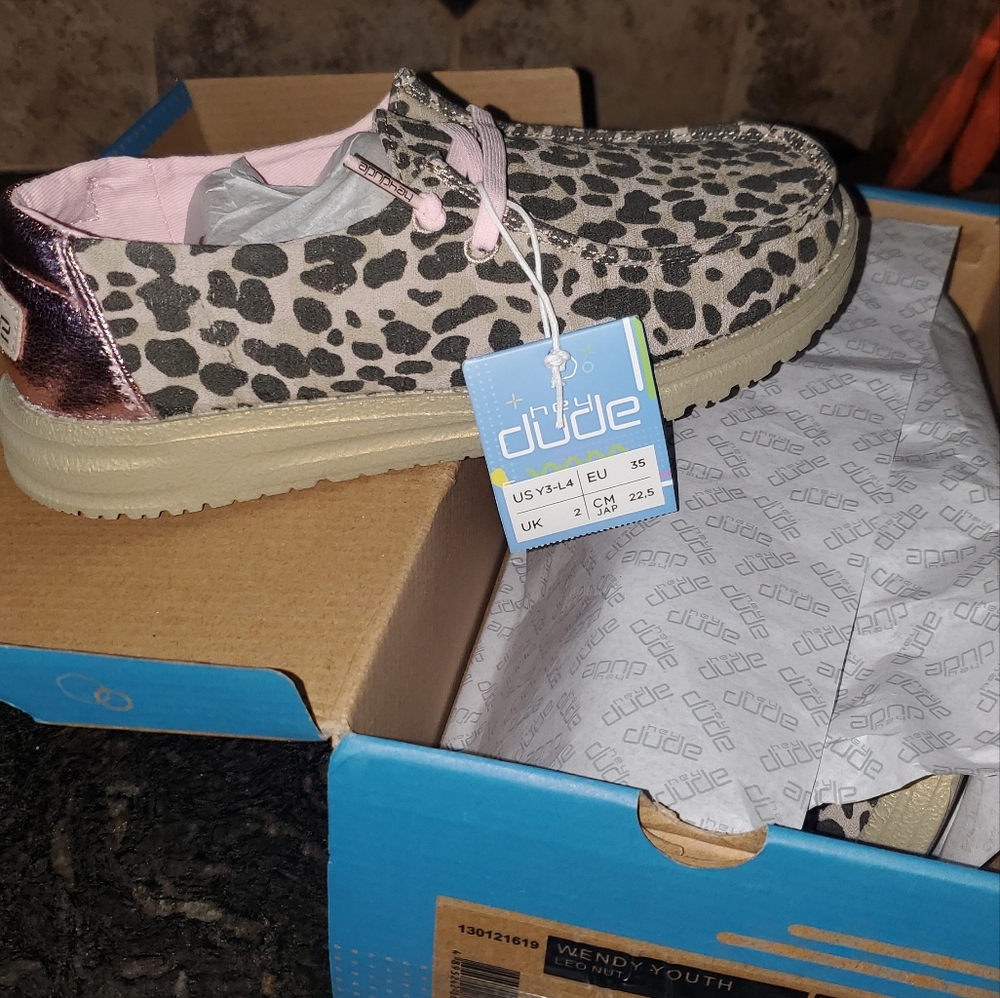 Hey Dude youth size 3